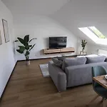 Ueber Den Daechern Von