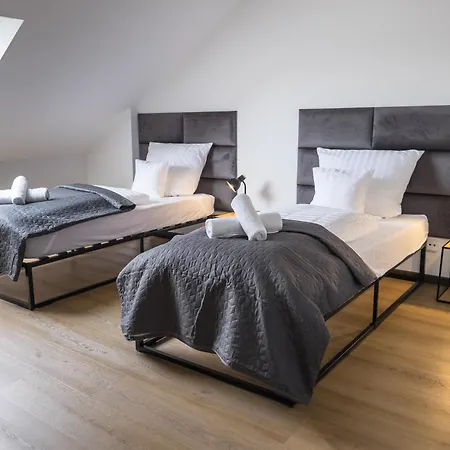 Ueber Den Daechern Von