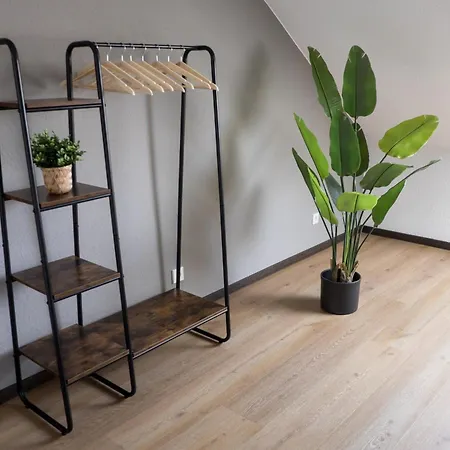 Ueber Den Daechern Von