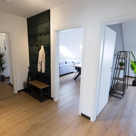 Ueber Den Daechern Von * Κόμπλεντς