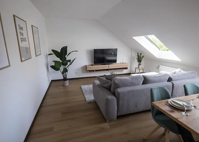 Ueber Den Daechern Von